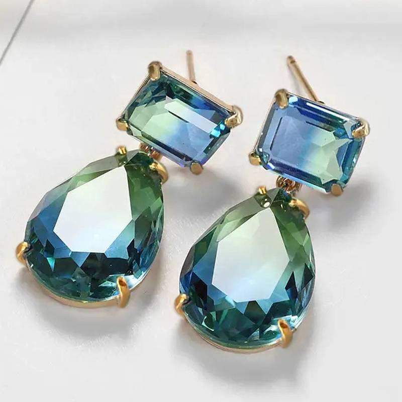 Huitan Luxury Women Drop Earrings Gold Color Trendy Accessories for Party Lady Elegant Inlaid Shiny Green CZ Wedding Zircon
Huitan Luxury Women Drop Earrings Gold Color Trendy Accessories for Party Lady Elegant Inlaid Shiny Green CZ Wedding Zircon