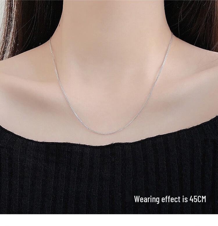 Moose & Deer Sterling Silver Necklace: Minimalist Clavicle Chain with Lively Moissanite Pendant
Moose & Deer Sterling Silver Necklace: Minimalist Clavicle Chain with Lively Moissanite Pendant