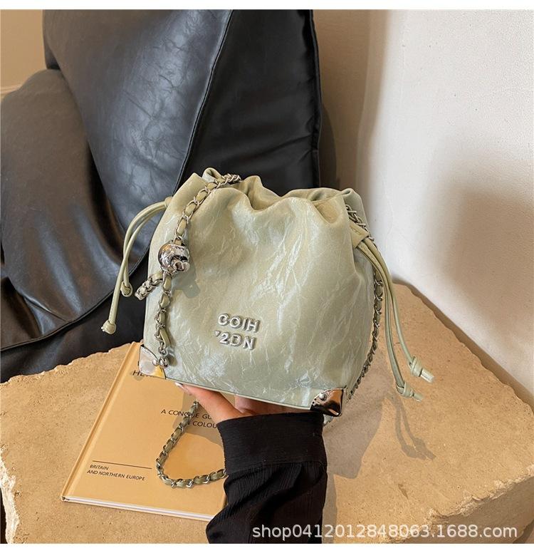 Korean version niche chain bucket bag fashion explosion messenger bag 2025 new Internet celebrity super fire commuter shoulder bag зелений
Korean version niche chain bucket bag fashion explosion messenger bag 2025 new Internet celebrity super fire commuter shoulder bag зелений