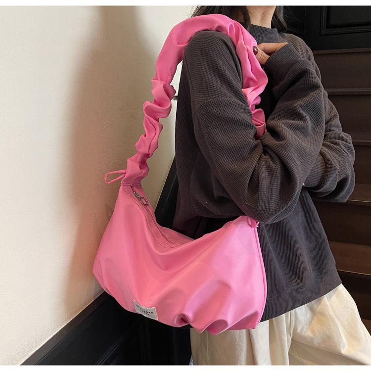 New cute large-capacity one-shoulder oblique span dumpling bag fashionable girl casual girl bag чорний
New cute large-capacity one-shoulder oblique span dumpling bag fashionable girl casual girl bag чорний