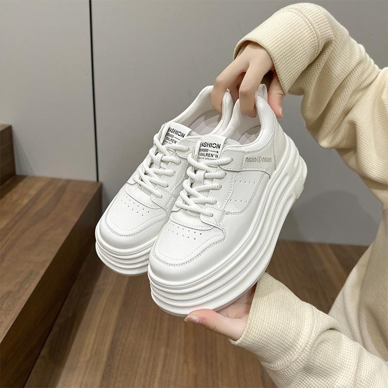 2025 muffin thick-soled leather little white shoes women are not tired of feet soft baseplate shoes women Korean version lace-up letter casual 40
2025 muffin thick-soled leather little white shoes women are not tired of feet soft baseplate shoes women Korean version lace-up letter casual 40