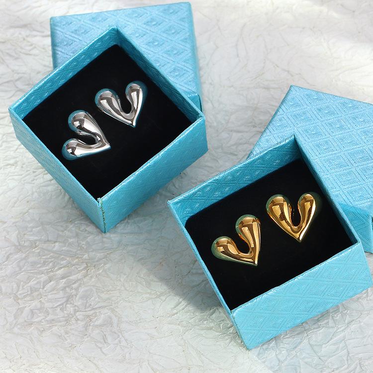 18K Gold-Plated Stainless Steel Retro Love Earrings - Lightweight, Trendy, and Luxurious Design for Women
18K Gold-Plated Stainless Steel Retro Love Earrings - Lightweight, Trendy, and Luxurious Design for Women