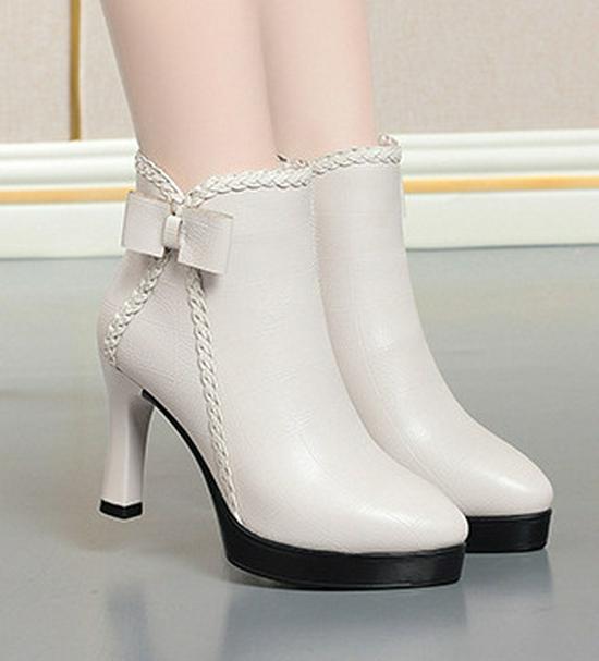 Жіночі ботильйони на шпильці на осінь/зиму - Гострий носок, Маленький каблук, Плюс оксамит Size 38
Жіночі ботильйони на шпильці на осінь/зиму - Гострий носок, Маленький каблук, Плюс оксамит Size 38