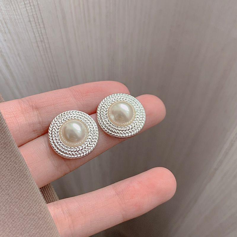 Модные изысканные серьги с дизайном тяжелой промышленности, микроинкрустированные цирконами, с крупным жемчугом, новинка 2025 года, трендовые, стильные, универсальные, изящные White
Модные изысканные серьги с дизайном тяжелой промышленности, микроинкрустированные цирконами, с крупным жемчугом, новинка 2025 года, трендовые, стильные, универсальные, изящные White