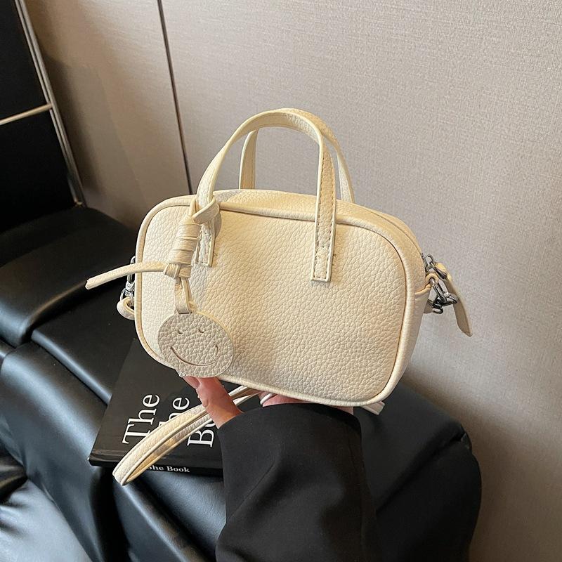 Summer handbag small bag women s new simple small square bag versatile shoulder messenger mobile phone bag
Summer handbag small bag women s new simple small square bag versatile shoulder messenger mobile phone bag