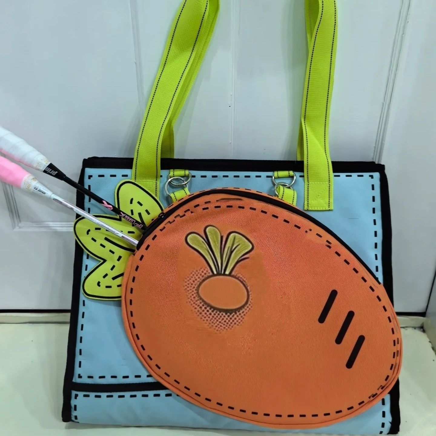 JIAERDI Cute Cartoon Carrot Handbag Women Comic Anime Large Capacity Shoulder Bag Ladies Fun Kawaii Line Niche Underarm Bag New 45x38x22cm синій
JIAERDI Cute Cartoon Carrot Handbag Women Comic Anime Large Capacity Shoulder Bag Ladies Fun Kawaii Line Niche Underarm Bag New 45x38x22cm синій