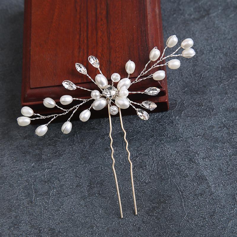 Gold Leaf U-Shaped Hair Fork: Handmade Bridal Headpiece for Wedding Updo.
Gold Leaf U-Shaped Hair Fork: Handmade Bridal Headpiece for Wedding Updo.