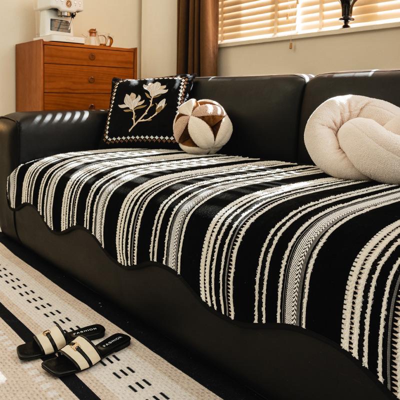 Sofa Cushion, Non-Slip Retro Medieval Style, Universal In All Seasons, Special-Shaped Seat Cushion, Black Straight Row Sofa, High-End Sofa Towel 90*90cm
Sofa Cushion, Non-Slip Retro Medieval Style, Universal In All Seasons, Special-Shaped Seat Cushion, Black Straight Row Sofa, High-End Sofa Towel 90*90cm