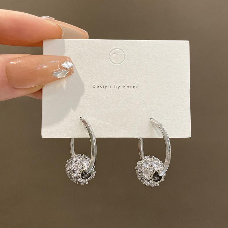 Silver needle super flash zircon ball earrings women s light luxury high sense cold wind earrings versatile temperament ear jewelry
Silver needle super flash zircon ball earrings women s light luxury high sense cold wind earrings versatile temperament ear jewelry