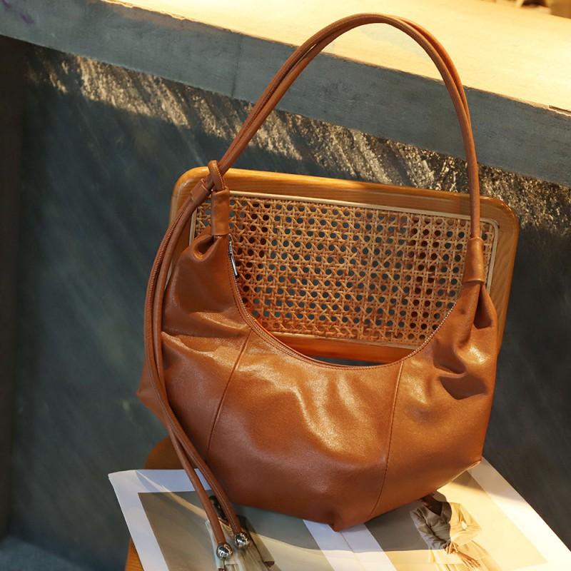 Advanced Crescent Shaped Bag Genuine Leather Retro Women s Trendy Crossbody Dumpling Vegetable Tanned Cowhide Shoulder
Advanced Crescent Shaped Bag Genuine Leather Retro Women s Trendy Crossbody Dumpling Vegetable Tanned Cowhide Shoulder