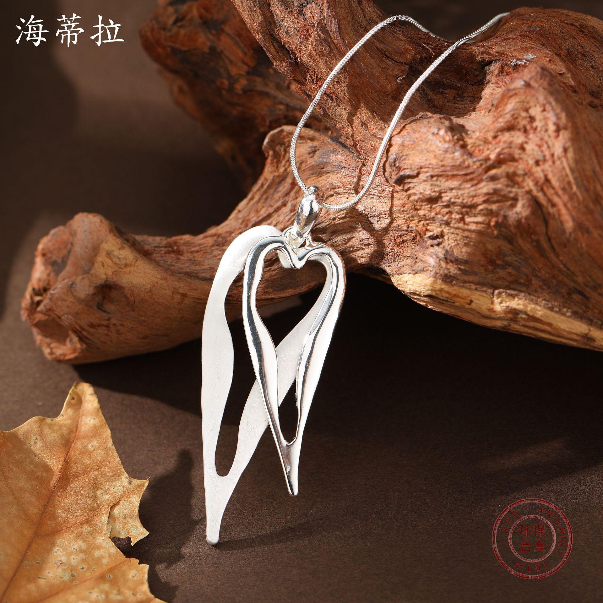 New brushed hollow heart long necklace, women s high-end double-layer hollow heart long pendant
New brushed hollow heart long necklace, women s high-end double-layer hollow heart long pendant