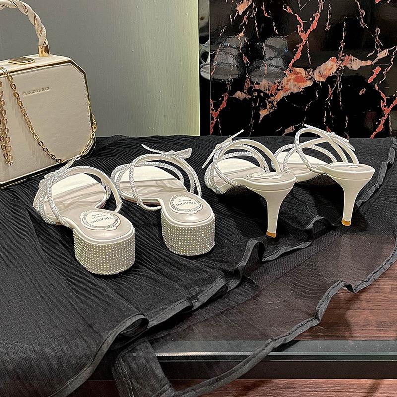 Xinhao Shoe Factory s new sexy one-word sandals women s thin heel rhinestone thick heel bow cool slippers 40
Xinhao Shoe Factory s new sexy one-word sandals women s thin heel rhinestone thick heel bow cool slippers 40