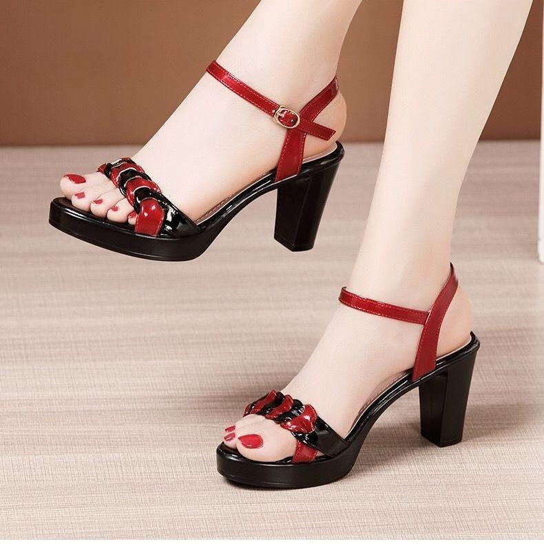 Women s High Heel Thick Heel Sandals 40 чорний
Women s High Heel Thick Heel Sandals 40 чорний