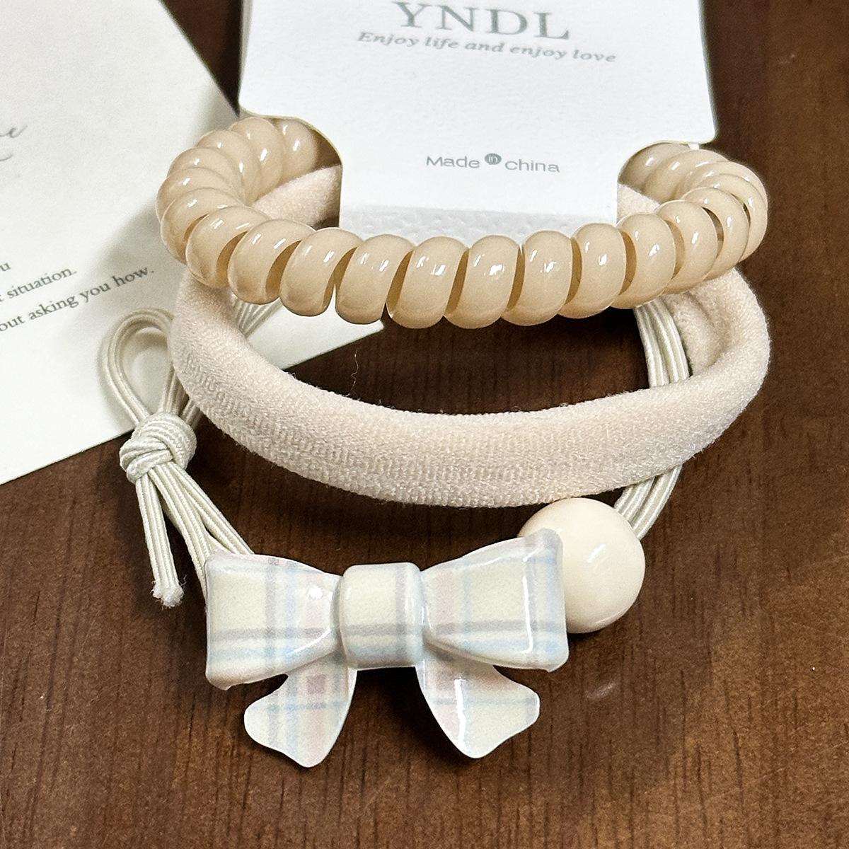 3 Pieces of Card-style Hair Clips, Simple and Seamless Hair Ties, High Elasticity, No-seam Elastic Bands, High Ponytail Hair Strings The bow knot
3 Pieces of Card-style Hair Clips, Simple and Seamless Hair Ties, High Elasticity, No-seam Elastic Bands, High Ponytail Hair Strings The bow knot