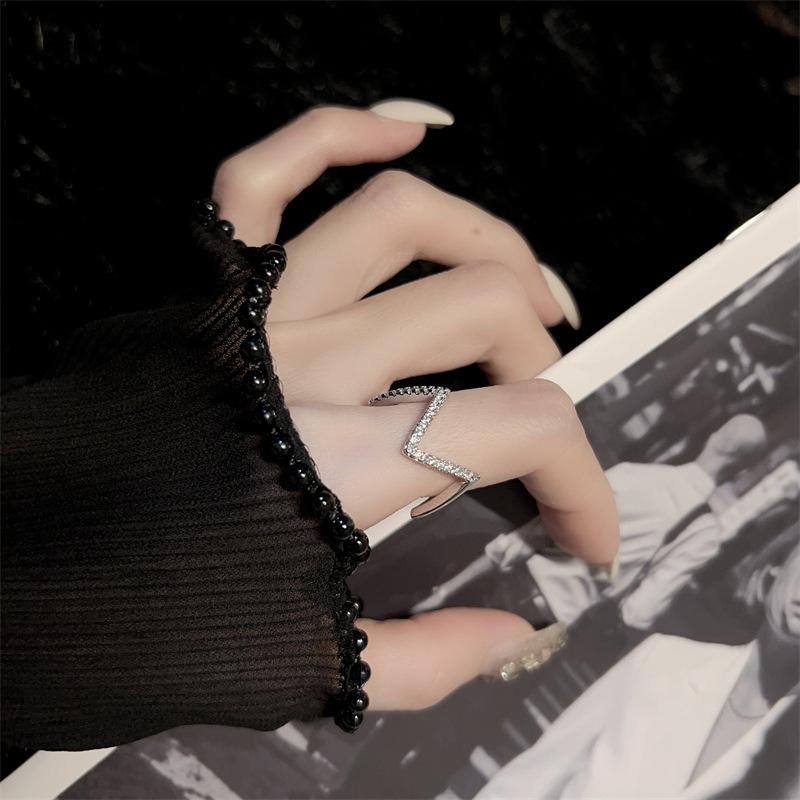 Niche Design Sense V-Shaped Shape Ring For Women To Send Girlfriends Full Of Zircon Micro-Inlaid Temperament Versatile Stacked Wear no. 8
Niche Design Sense V-Shaped Shape Ring For Women To Send Girlfriends Full Of Zircon Micro-Inlaid Temperament Versatile Stacked Wear no. 8