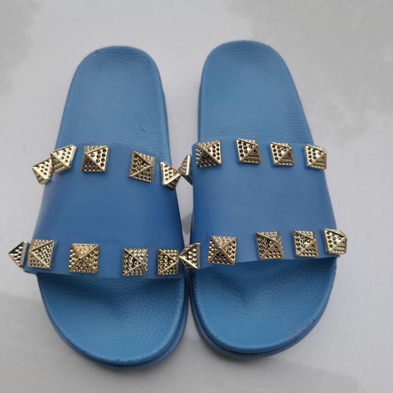 Summer new flat bottom one-word cool slippers rivet women s slippers large size casual home slippers women 43 светло-синий
Summer new flat bottom one-word cool slippers rivet women s slippers large size casual home slippers women 43 светло-синий