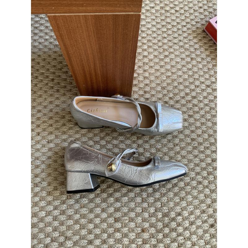 Внутренняя высота увеличивается серебристый светлый рот одинарные туфли женские 2025 новая корейская версия с юбкой нежные сказочные туфли Мэри Джейн на толстой подошве 39 серебряный
Внутренняя высота увеличивается серебристый светлый рот одинарные туфли женские 2025 новая корейская версия с юбкой нежные сказочные туфли Мэри Джейн на толстой подошве 39 серебряный