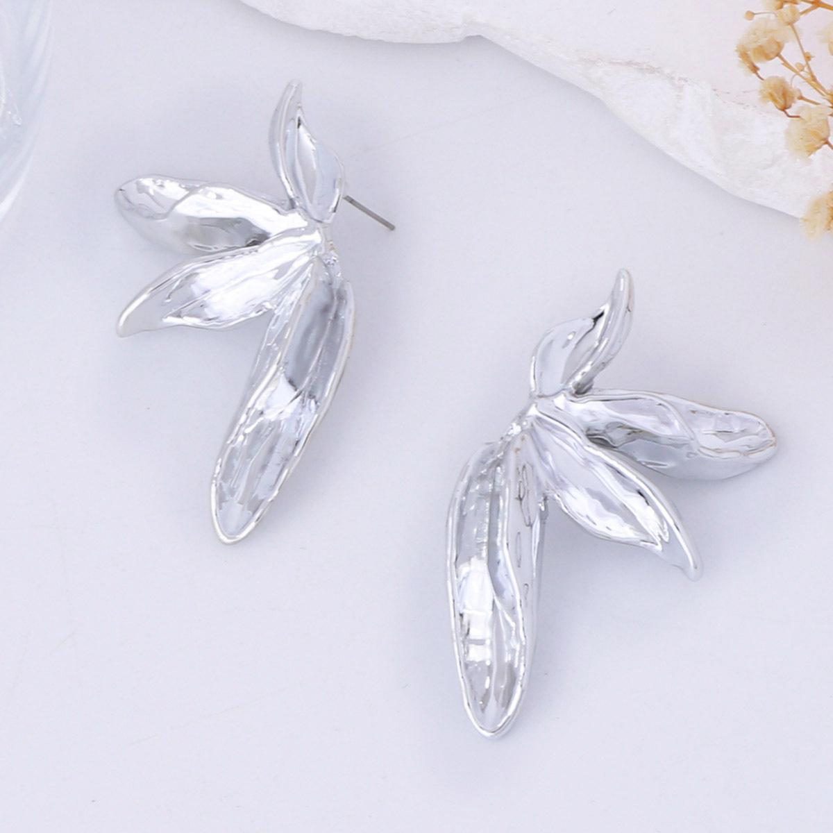 Personalized retro and cold style three-dimensional acrylic unique texture leaf leaf style ladies ear studs
Personalized retro and cold style three-dimensional acrylic unique texture leaf leaf style ladies ear studs