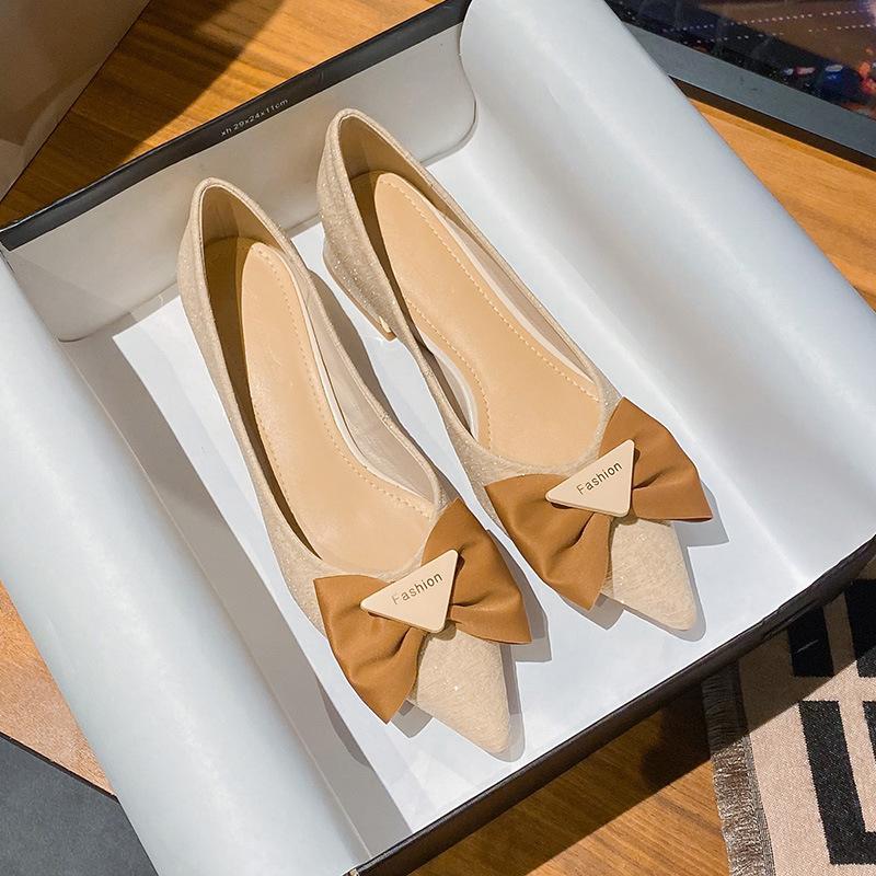 thick heel pointed single shoes women s spring light mouth low heel medium heel commuter large size 41-43 43 абрикосовий
thick heel pointed single shoes women s spring light mouth low heel medium heel commuter large size 41-43 43 абрикосовий
