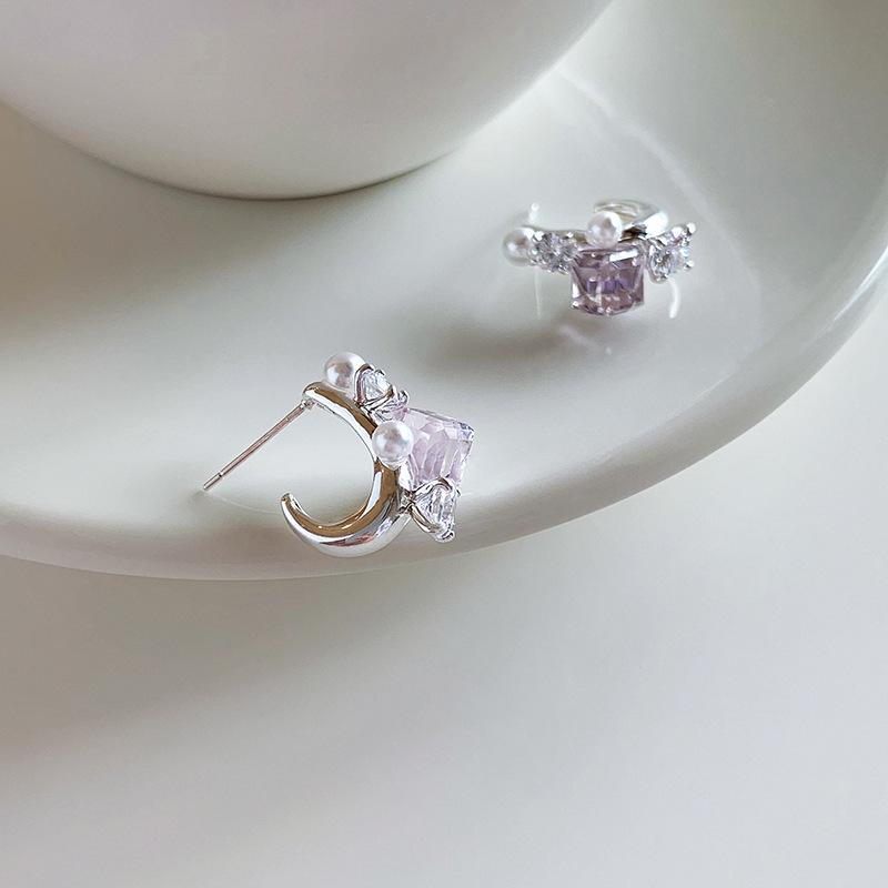 Циркон жемчуг C-образные серьги легкая роскошь темперамент универсальные серьги-гвоздики нишевая мода элегантные изысканные серьги
Циркон жемчуг C-образные серьги легкая роскошь темперамент универсальные серьги-гвоздики нишевая мода элегантные изысканные серьги