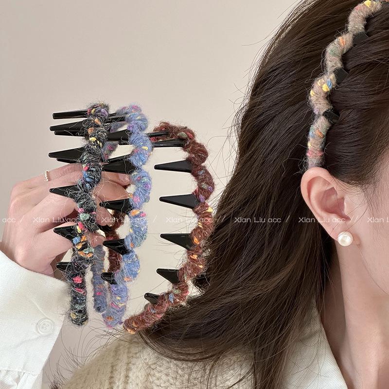 Xiao Xiangfeng Women’s Braided Wool Plush Headband with Teeth, Non-Slip, Perfect for Autumn/Winter 2024
Xiao Xiangfeng Women’s Braided Wool Plush Headband with Teeth, Non-Slip, Perfect for Autumn/Winter 2024