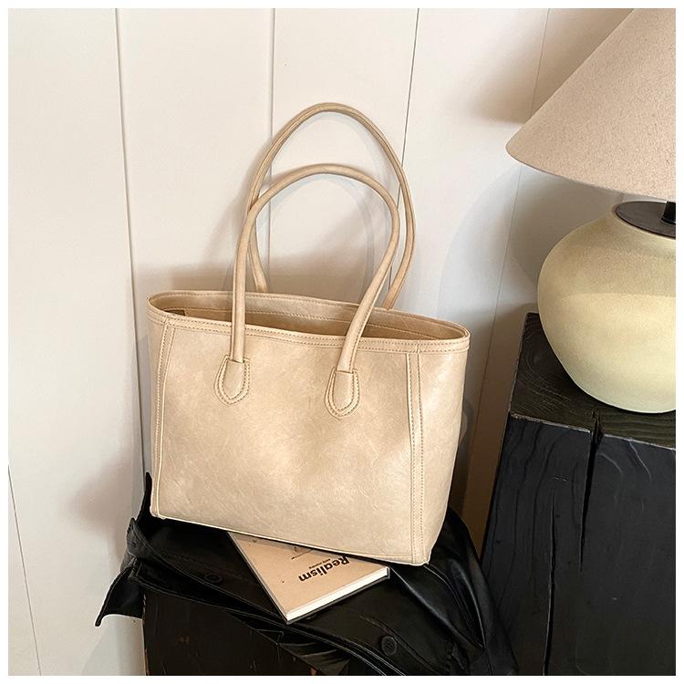 Casual retro bag women s large capacity 2024 new autumn and winter versatile simple shoulder bag commuter tote bag
Casual retro bag women s large capacity 2024 new autumn and winter versatile simple shoulder bag commuter tote bag
