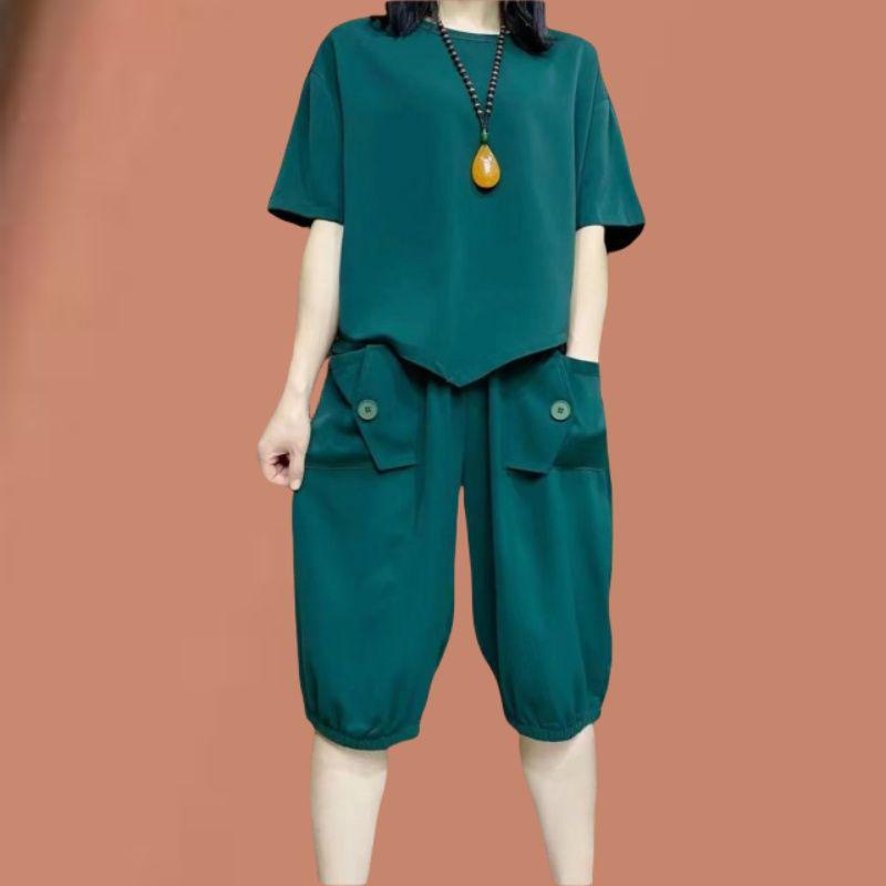 Chic Women s Plus Size Summer Two-Piece Set: Loose Short Sleeve T-shirt and Capris. M (85-100 lbs)
Chic Women s Plus Size Summer Two-Piece Set: Loose Short Sleeve T-shirt and Capris. M (85-100 lbs)