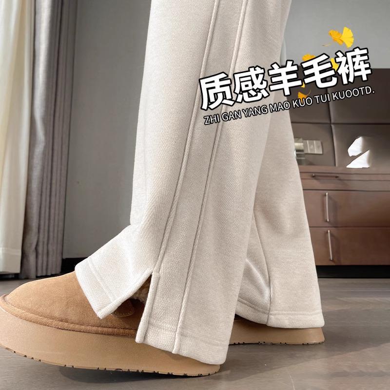 Women s 2024 Autumn/Winter White Tweed Herringbone Fleece Trousers - High-Waisted, Drapey, Narrow/Wide-Leg Style. M
Women s 2024 Autumn/Winter White Tweed Herringbone Fleece Trousers - High-Waisted, Drapey, Narrow/Wide-Leg Style. M