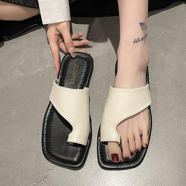 In the spring and autumn of 2024, the new Korean version of square head pinch foot flip-flops women s flat bottom outer wear seaside vacation cover to 39 бежевий
In the spring and autumn of 2024, the new Korean version of square head pinch foot flip-flops women s flat bottom outer wear seaside vacation cover to 39 бежевий