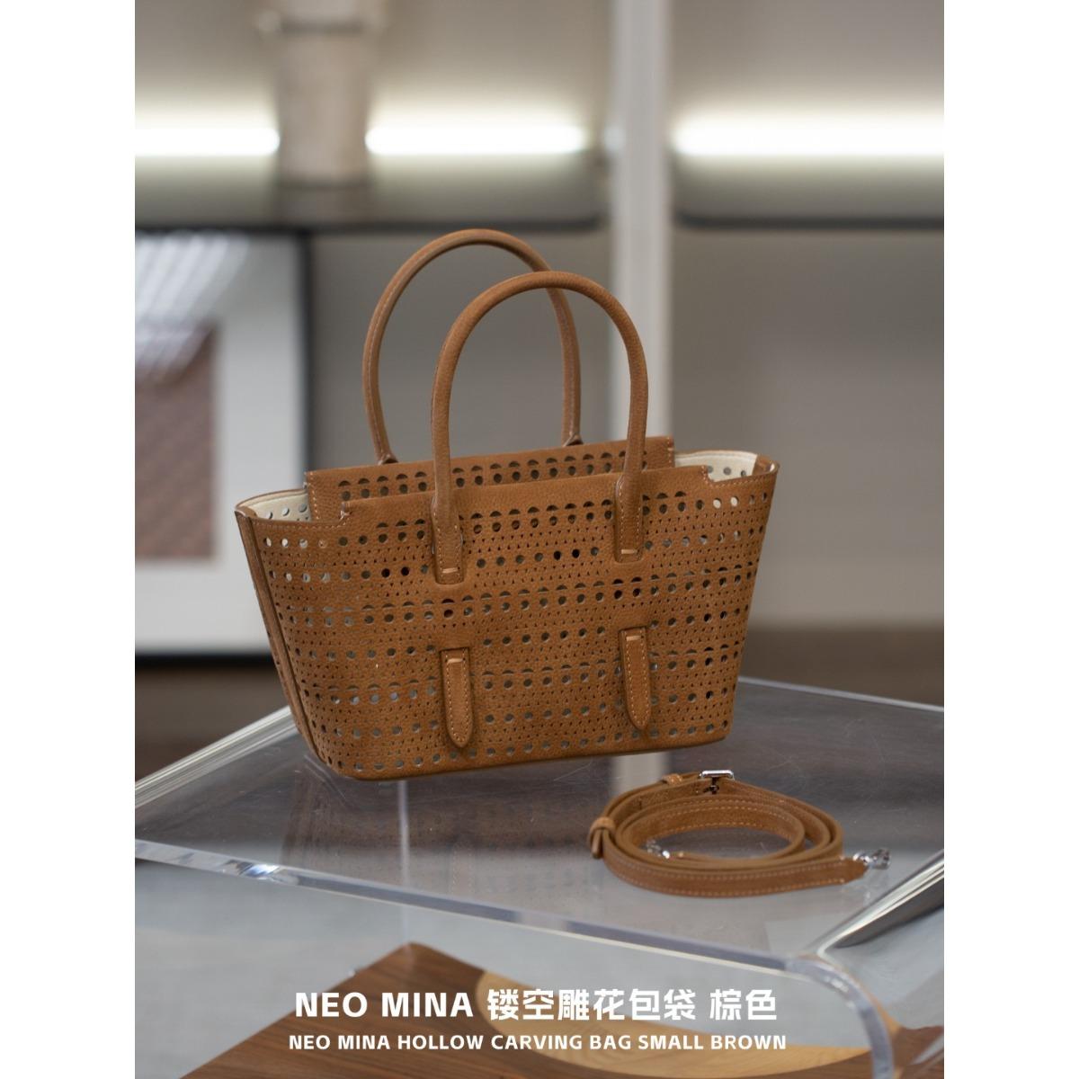 Cross-border winter new matte French hollow 20cm first layer velvet lychee pattern calfskin one shoulder crossbody handbag Length 20 width 10 height 15cm
Cross-border winter new matte French hollow 20cm first layer velvet lychee pattern calfskin one shoulder crossbody handbag Length 20 width 10 height 15cm
