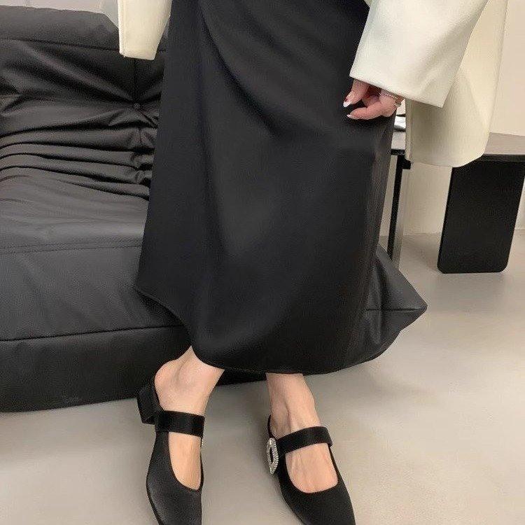 Baotou half drag 2025 spring new Korean version small square head rhinestone square buckle flat bottom lazy slippers cool slippers women s shoes 35 чорний
Baotou half drag 2025 spring new Korean version small square head rhinestone square buckle flat bottom lazy slippers cool slippers women s shoes 35 чорний