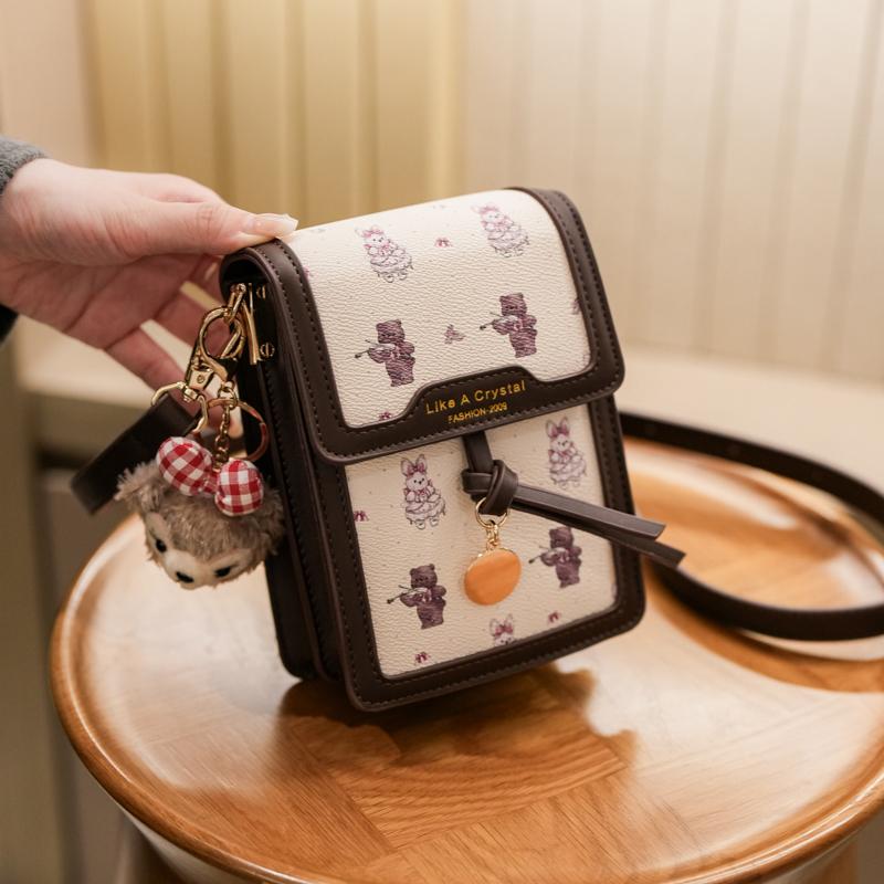 Women Compact Square Bag Retro Versatile Wide Shoulder Belt Large Capacity Casual Portable Female One Shoulder Crossbody Bag
Women Compact Square Bag Retro Versatile Wide Shoulder Belt Large Capacity Casual Portable Female One Shoulder Crossbody Bag