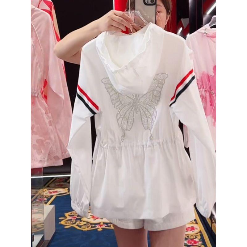 Летний Двухполосный Капюшон Горячая Отделка Длинный рукав Верхняя одежда Женщины 2024 Новая Мода Облегающая талию Уличная Белая Одежда для защиты от солнца Легкая Picture Color S
Летний Двухполосный Капюшон Горячая Отделка Длинный рукав Верхняя одежда Женщины 2024 Новая Мода Облегающая талию Уличная Белая Одежда для защиты от солнца Легкая Picture Color S