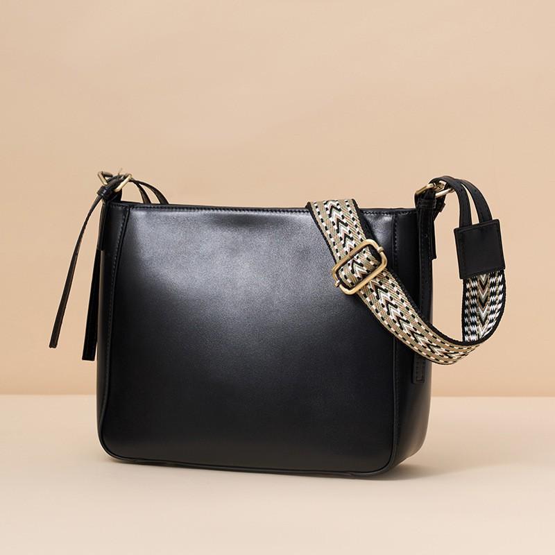 Vintage Vegetable Tanned Cowhide Bucket Bag Women s Trendy Crossbody Shoulder Genuine Leather 8803 26x9x22CM чорний
Vintage Vegetable Tanned Cowhide Bucket Bag Women s Trendy Crossbody Shoulder Genuine Leather 8803 26x9x22CM чорний