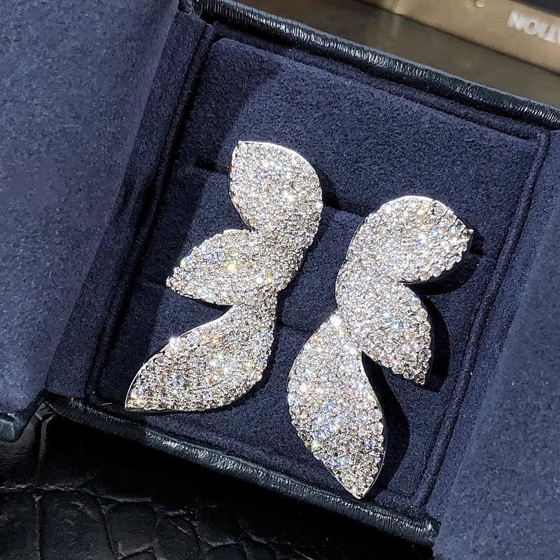 Advanced Wind Horse Eye Leaf Earnail Women s Elegant Shining Micro Inlay Design Light Luxury Irregular Leaf Zircon
Advanced Wind Horse Eye Leaf Earnail Women s Elegant Shining Micro Inlay Design Light Luxury Irregular Leaf Zircon