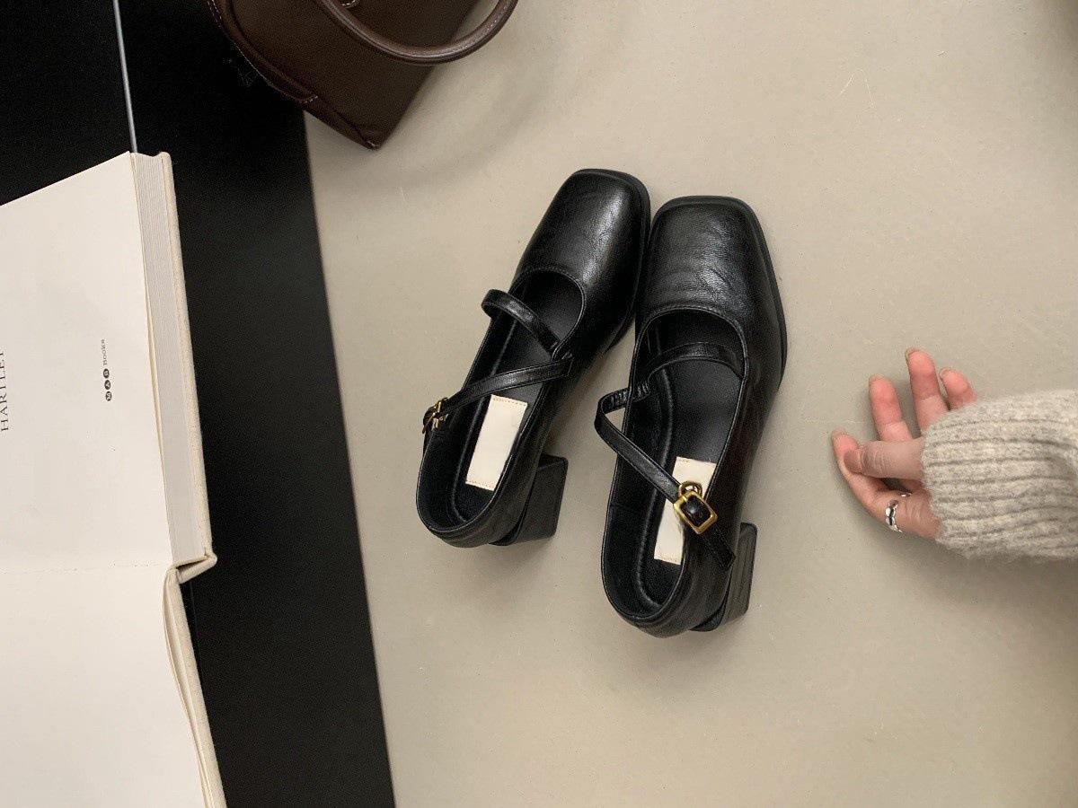 Туфли Мэри Джейн на толстом каблуке, женские, из маленькой кожи, британские, новые весенне-осенние, с открытым верхом, одинарные, женские, французские, ретро, с квадратным носком, на высоком каблуке, sho 39 чёрный
Туфли Мэри Джейн на толстом каблуке, женские, из маленькой кожи, британские, новые весенне-осенние, с открытым верхом, одинарные, женские, французские, ретро, с квадратным носком, на высоком каблуке, sho 39 чёрный