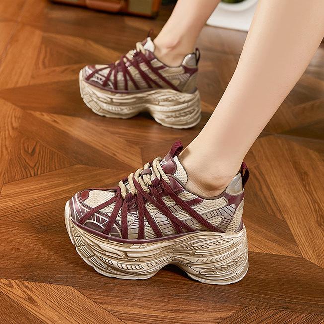 Platform dad shoes women s ins trendy new autumn casual sports shoes versatile, showing small feet and increasing height women s shoes 39 чорний
Platform dad shoes women s ins trendy new autumn casual sports shoes versatile, showing small feet and increasing height women s shoes 39 чорний