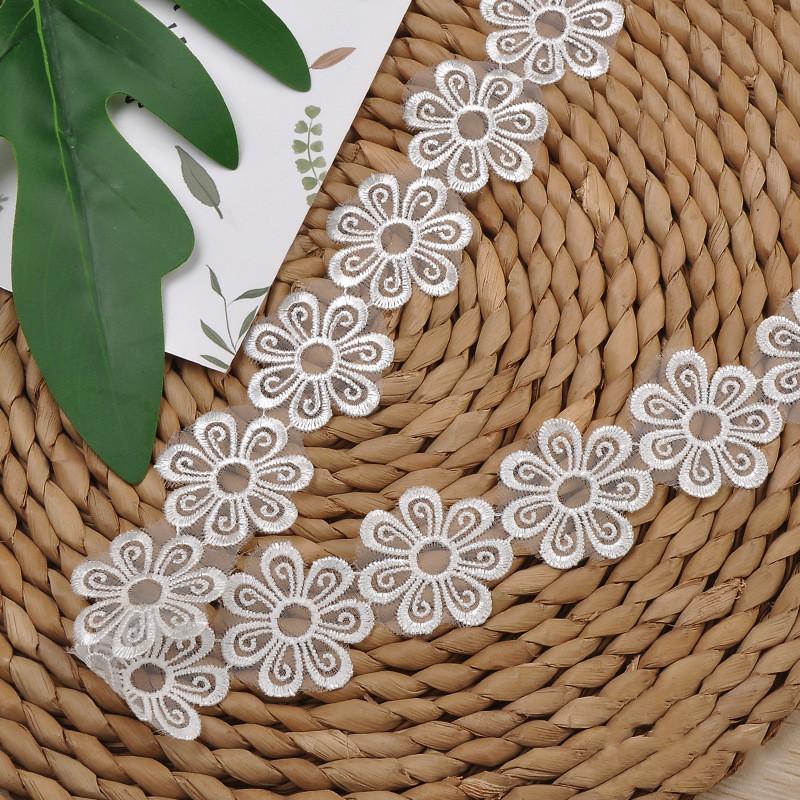 Exquisite Embroidered Flowers Organza Lace Handmade Clothes Skirts Hats Home Textiles Decorations Patches Applique Accessories 1 yard белый
Exquisite Embroidered Flowers Organza Lace Handmade Clothes Skirts Hats Home Textiles Decorations Patches Applique Accessories 1 yard белый