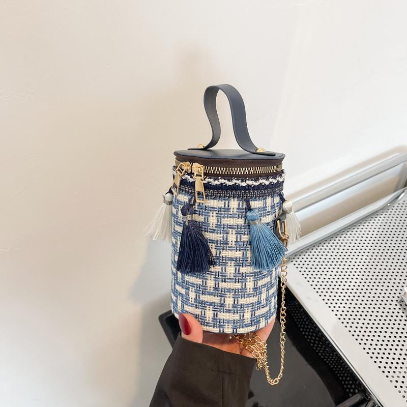 Vintage Tassels Design Water Bucket Bag For Women With Large Capacity And Zipper Closure
Vintage Tassels Design Water Bucket Bag For Women With Large Capacity And Zipper Closure