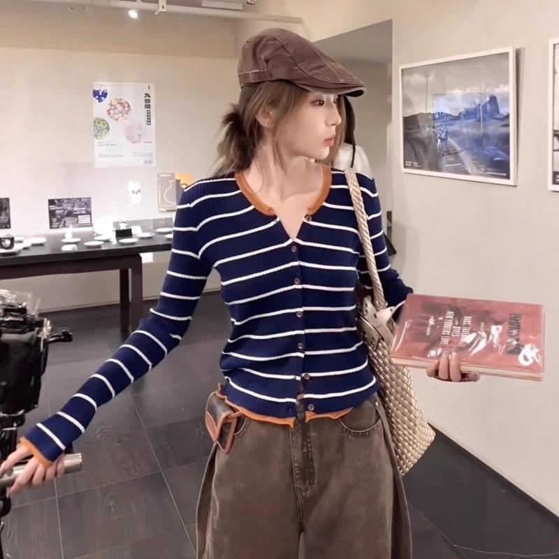 Contrast Striped Knitted Cardigan for Women Early Autumn New Korean Style Slim-fitting Short Sweater Top Onesize сірий
Contrast Striped Knitted Cardigan for Women Early Autumn New Korean Style Slim-fitting Short Sweater Top Onesize сірий