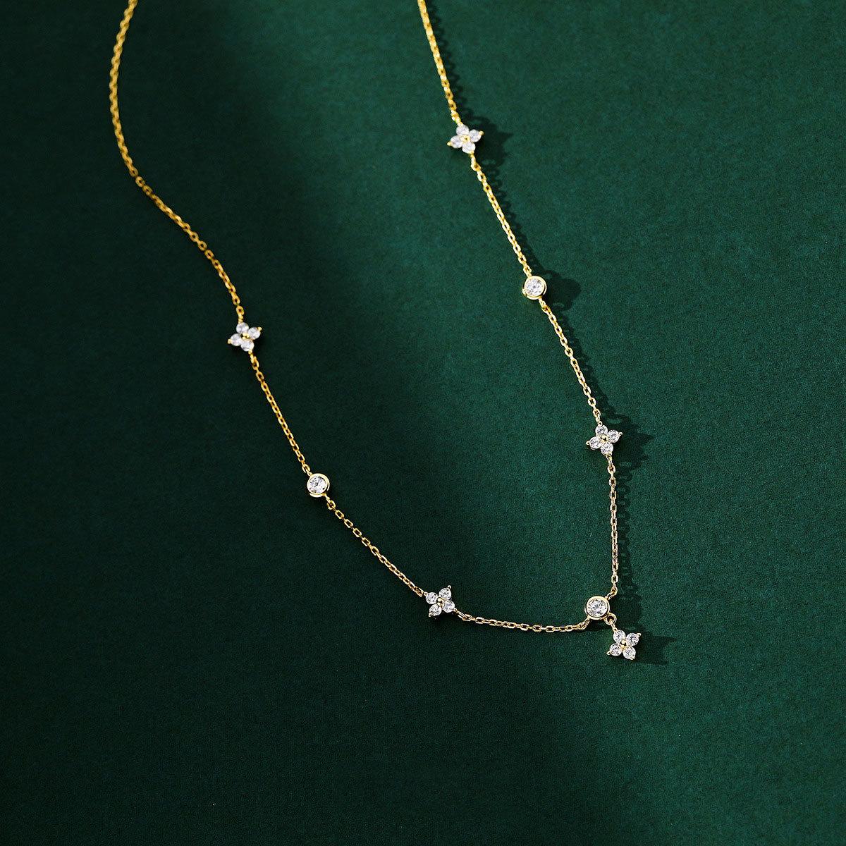Simple And Lucky Clover Necklace For Women, Light Luxury And Cool Style, Niche Design, High-End Pendant, Versatile Collarbone Chain 45cm золотой
Simple And Lucky Clover Necklace For Women, Light Luxury And Cool Style, Niche Design, High-End Pendant, Versatile Collarbone Chain 45cm золотой