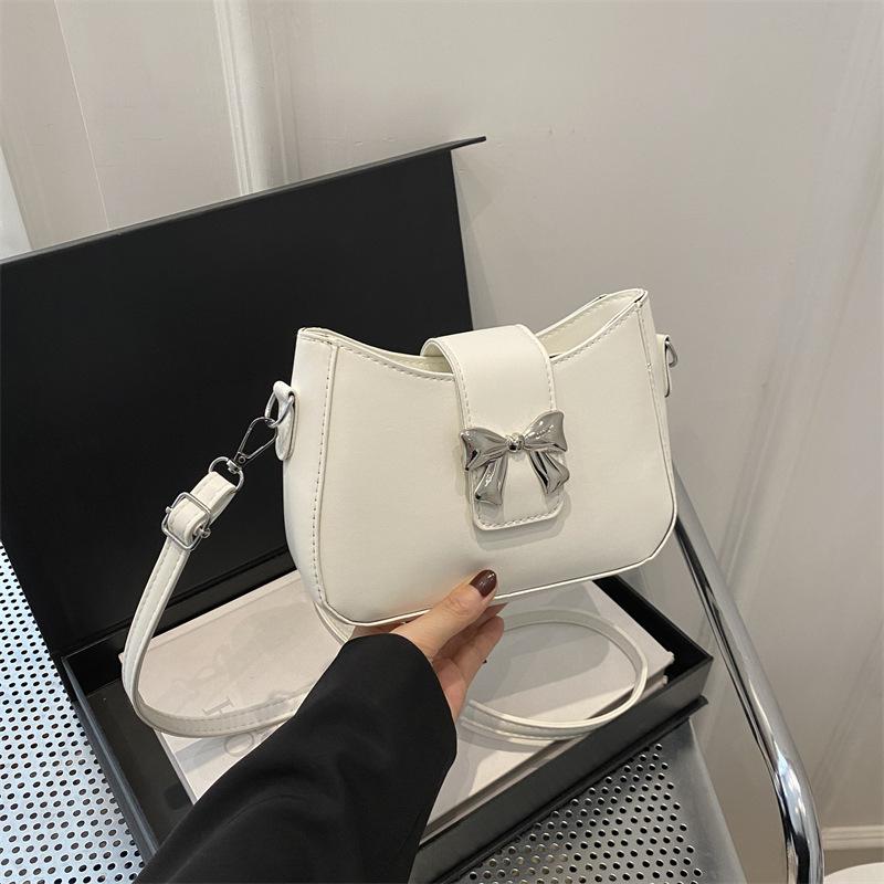 Жіноча сумка з бантом, нова модна ніша 2024 року, солодка рожева сумка під пахвами, сумка-мессенджер на ланцюжку білий
Жіноча сумка з бантом, нова модна ніша 2024 року, солодка рожева сумка під пахвами, сумка-мессенджер на ланцюжку білий