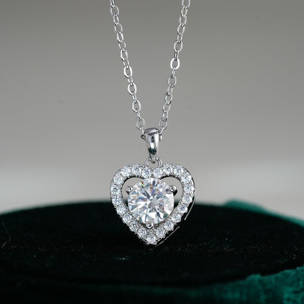 6.5mm Open Heart Halo Round Cut Moissanite Pendant Necklace S925 Sterling Silver For Women 6.5mm белый
6.5mm Open Heart Halo Round Cut Moissanite Pendant Necklace S925 Sterling Silver For Women 6.5mm белый