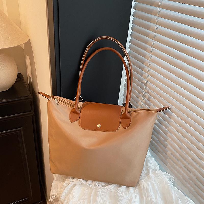 This Year s Trendy Large Capacity Soft Casual Shoulder Tote and Mommy Bag for Women темно-коричневого кольору
This Year s Trendy Large Capacity Soft Casual Shoulder Tote and Mommy Bag for Women темно-коричневого кольору
