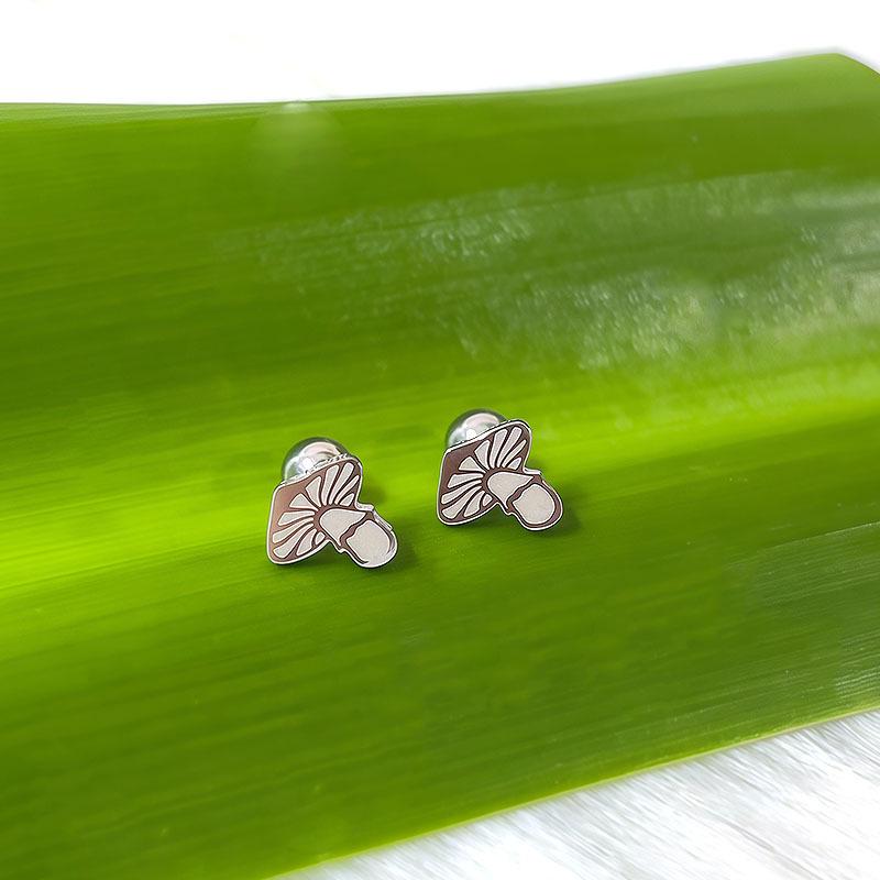 Stainless Steel Cute Snowman & Giraffe Studs with Clover & Mushroom Design
Stainless Steel Cute Snowman & Giraffe Studs with Clover & Mushroom Design