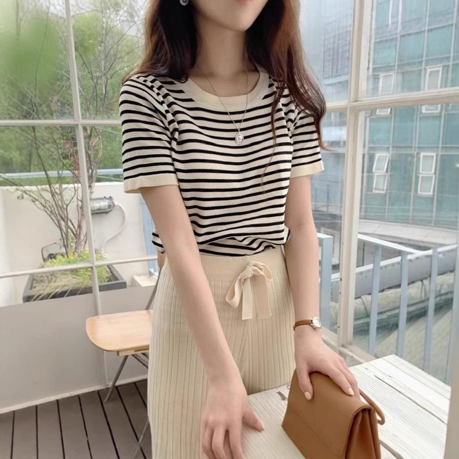 Women s Slim Fit Black & White Striped Knit T-Shirt - Summer 2025 Collection One Size (Recommended for up to 125 jin)
Women s Slim Fit Black & White Striped Knit T-Shirt - Summer 2025 Collection One Size (Recommended for up to 125 jin)