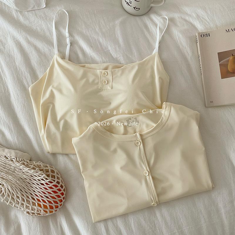 Sexy pajamas with chest pads, women s summer new cold silk suspender pajamas, shawl two-piece anti-bumping set L( 55-70kg )
Sexy pajamas with chest pads, women s summer new cold silk suspender pajamas, shawl two-piece anti-bumping set L( 55-70kg )