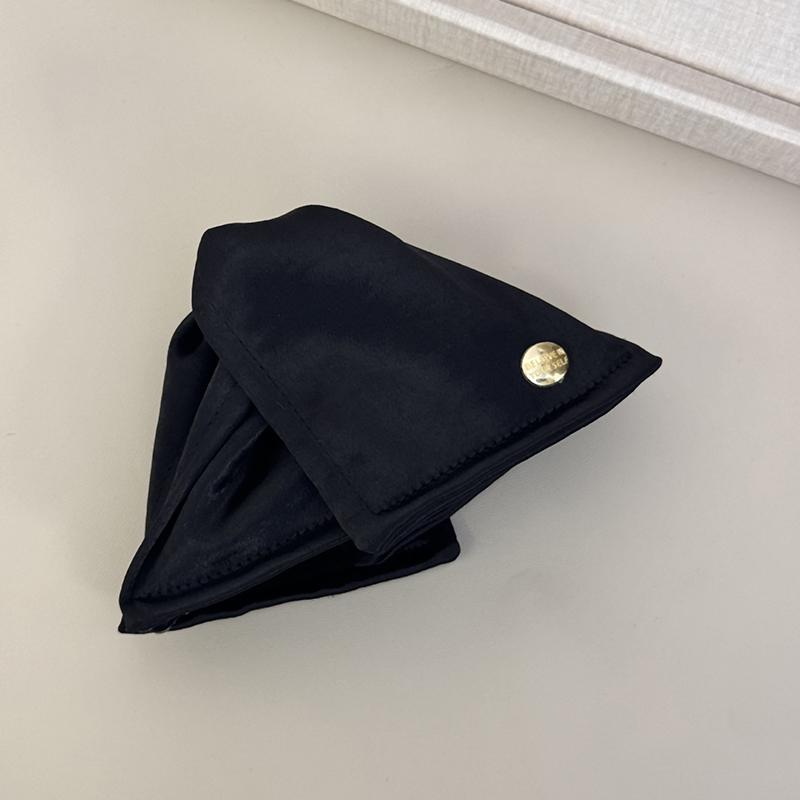 1Pc Gilt Satin Shell Golden Label Grab Clip Solid Color Fabric Large Shark Clip Premium Sense Commuter Hair Clip
1Pc Gilt Satin Shell Golden Label Grab Clip Solid Color Fabric Large Shark Clip Premium Sense Commuter Hair Clip