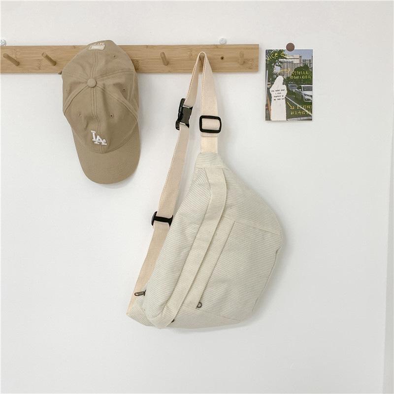 Trendy brand college student fanny pack, men s and women s fashion lazy breast bag, large-capacity casual strip velvet shoulder messenger bag. one size fits all
Trendy brand college student fanny pack, men s and women s fashion lazy breast bag, large-capacity casual strip velvet shoulder messenger bag. one size fits all