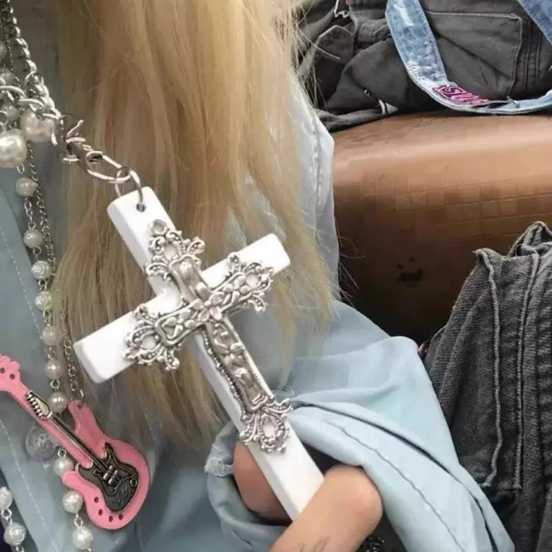 Personality Punk Cross Wood Black Drill Cool Pendant Necklace for Women Vintage Spicy Girls Hip Hop Necklace Jewelry Gifts
Personality Punk Cross Wood Black Drill Cool Pendant Necklace for Women Vintage Spicy Girls Hip Hop Necklace Jewelry Gifts